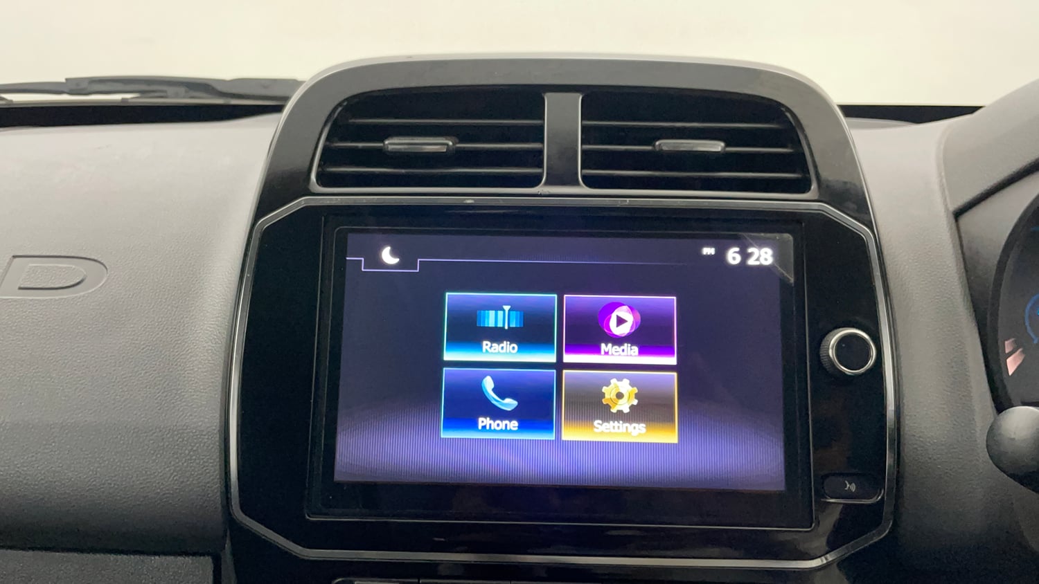 Used 2022 Renault Kwid RXT 1.0 AMT (O) Petrol Automatic top_features Integrated (in-dash) music system