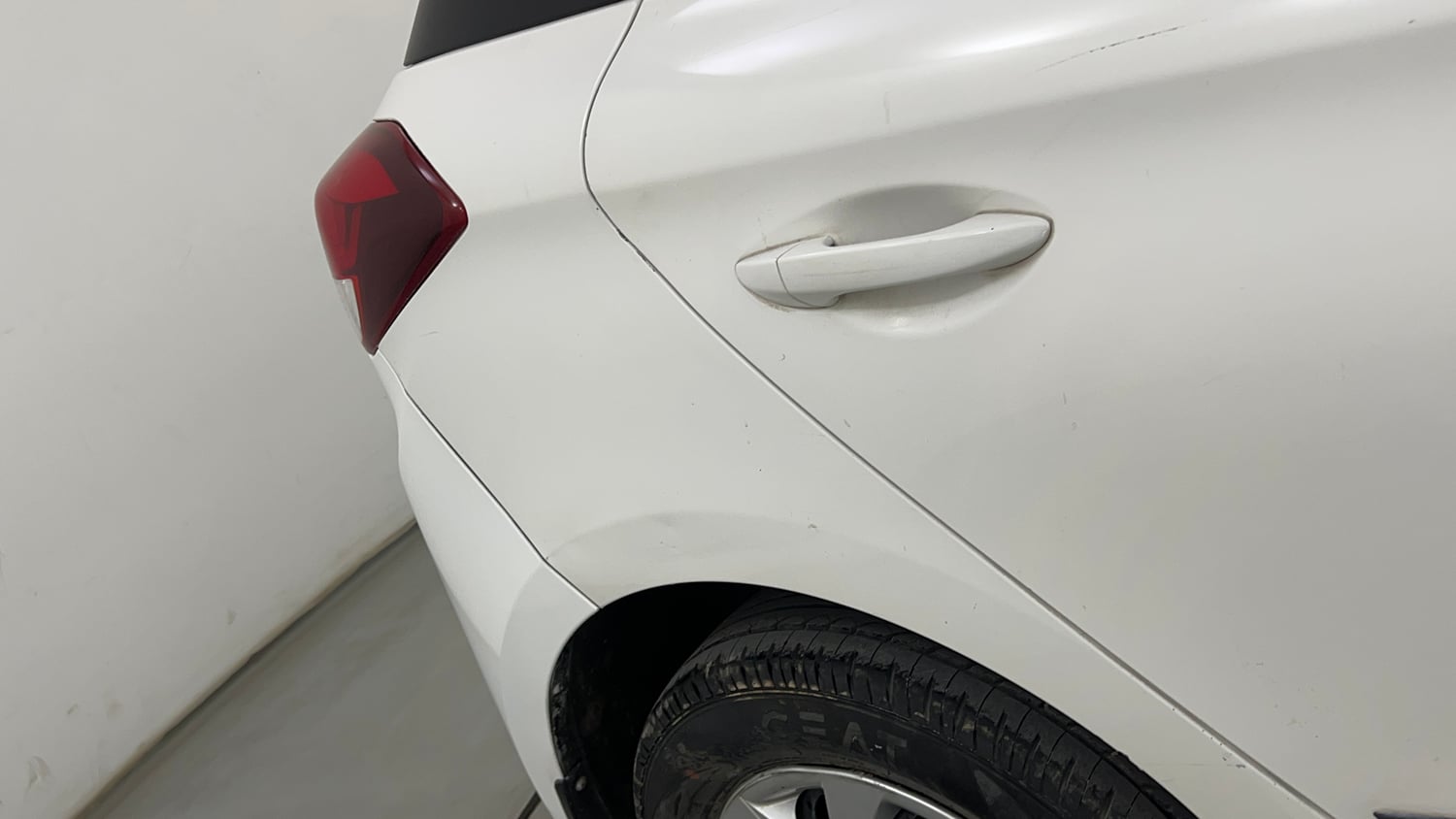 Used 2016 Hyundai Elite i20 Sportz 1.2 Petrol Manual dents MINOR SCRATCH