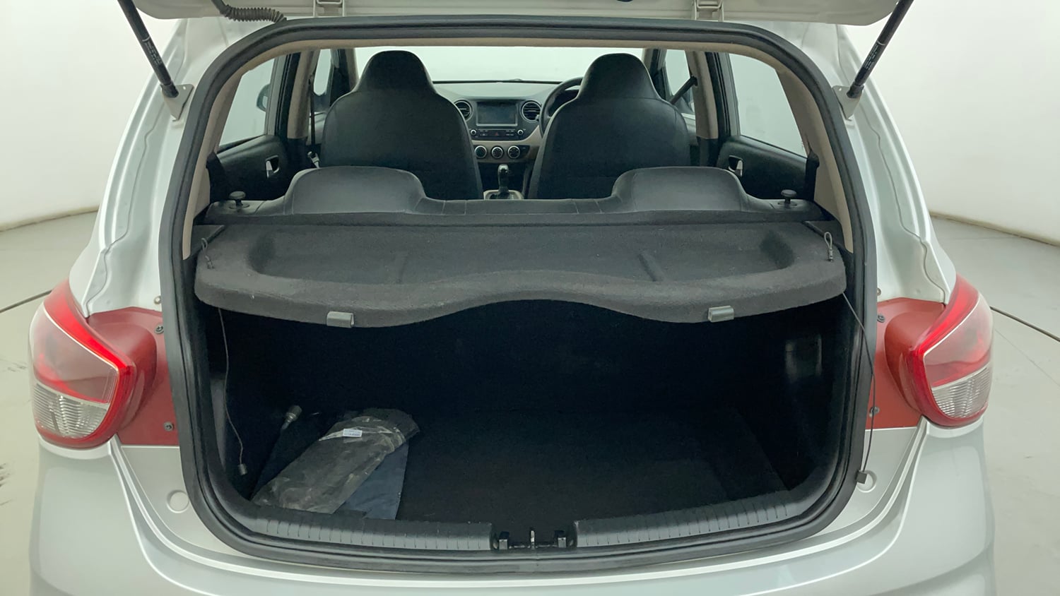 Used 2018 Hyundai Grand i10 Sportz AT 1.2 Kappa VTVT Petrol Automatic interior DICKY INSIDE VIEW