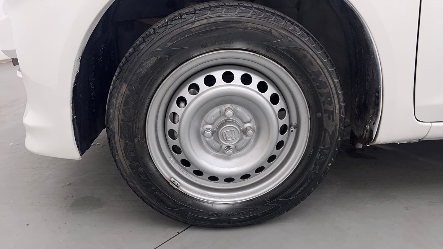 Used 2013 Honda Amaze 1.2 EX i-VTEC Petrol Manual tyres LEFT FRONT TYRE RIM VIEW