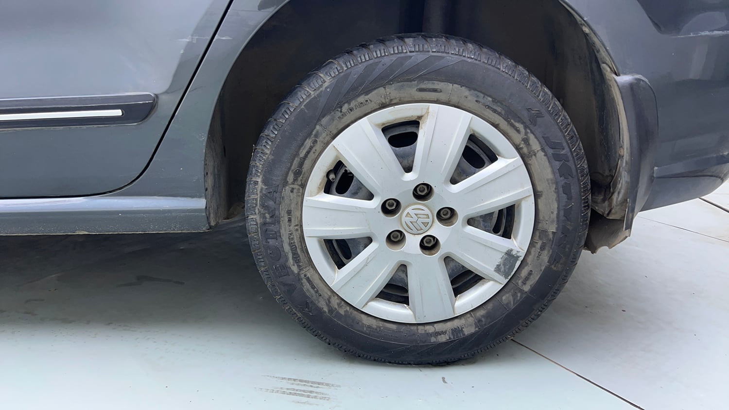 Used 2017 Volkswagen Ameo Trendline 1.2L (P) Petrol Manual tyres LEFT REAR TYRE RIM VIEW