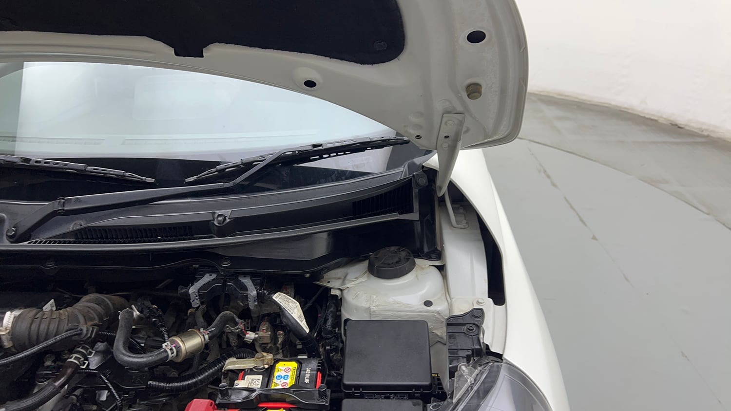 Used 2025 Maruti Suzuki Swift VXi CNG Cng Manual engine ENGINE LEFT SIDE HINGE & APRON VIEW