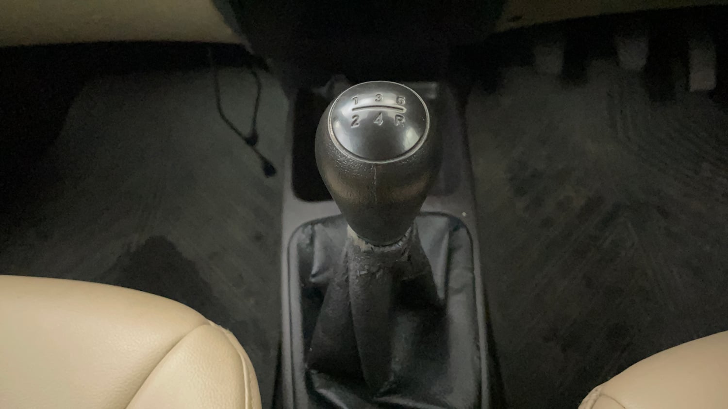 Used 2018 Hyundai Eon Sportz Petrol Manual interior GEAR  KNOB VIEW