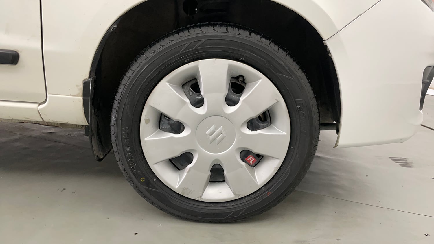 Used 2014 Maruti Suzuki Alto K10 VXi Petrol Manual tyres RIGHT FRONT TYRE RIM VIEW