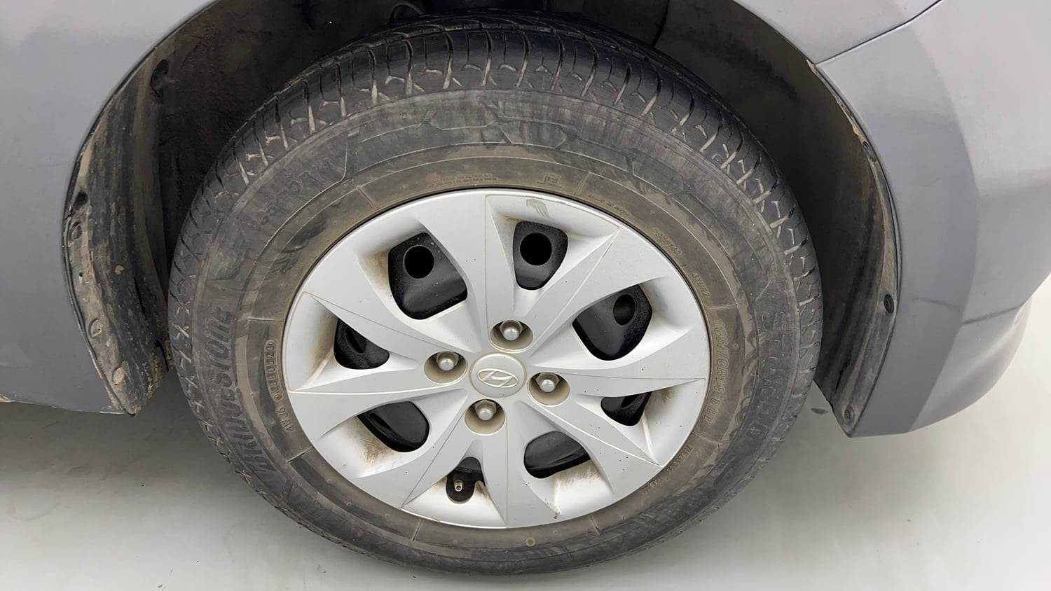 Used 2015 Hyundai Elite i20 Sportz 1.2 Petrol Manual tyres RIGHT FRONT TYRE RIM VIEW