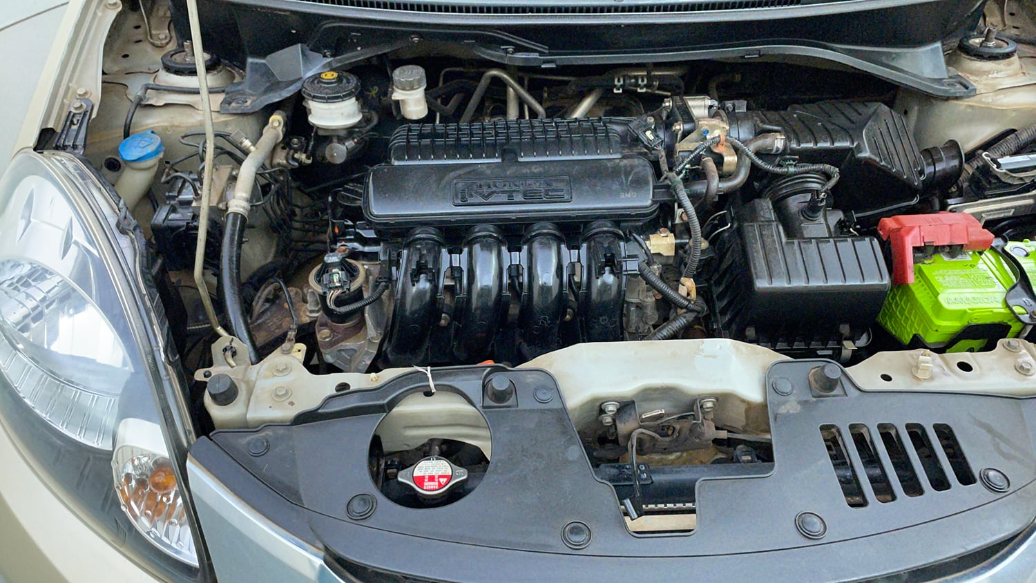 Used 2014 Honda Mobilio V Petrol Petrol Manual engine ENGINE RIGHT SIDE VIEW