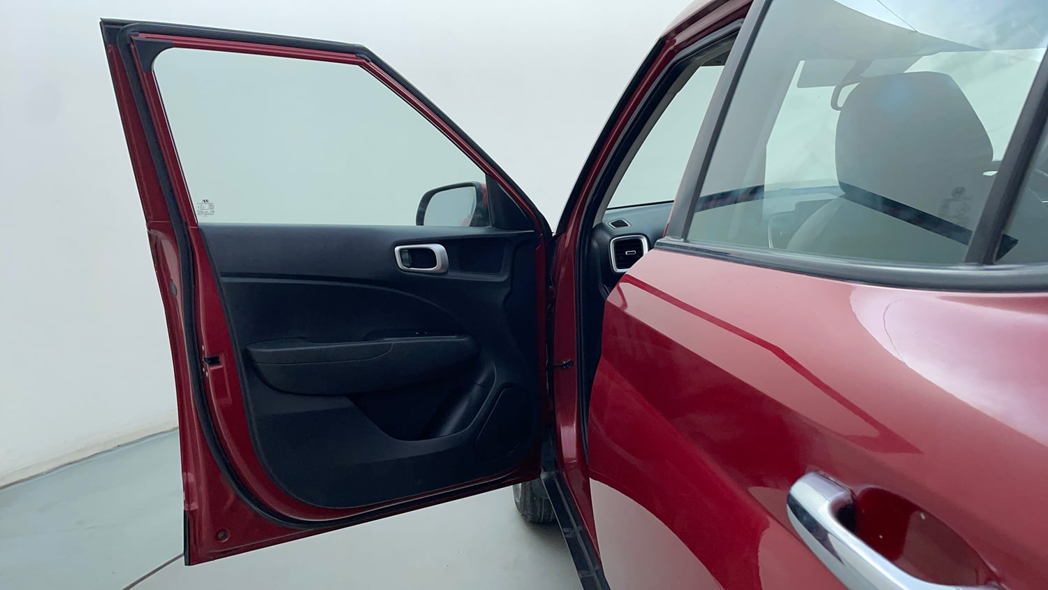 Used 2019 Hyundai Venue SX Plus 1.0 Turbo DCT Petrol Automatic interior LEFT FRONT DOOR OPEN VIEW
