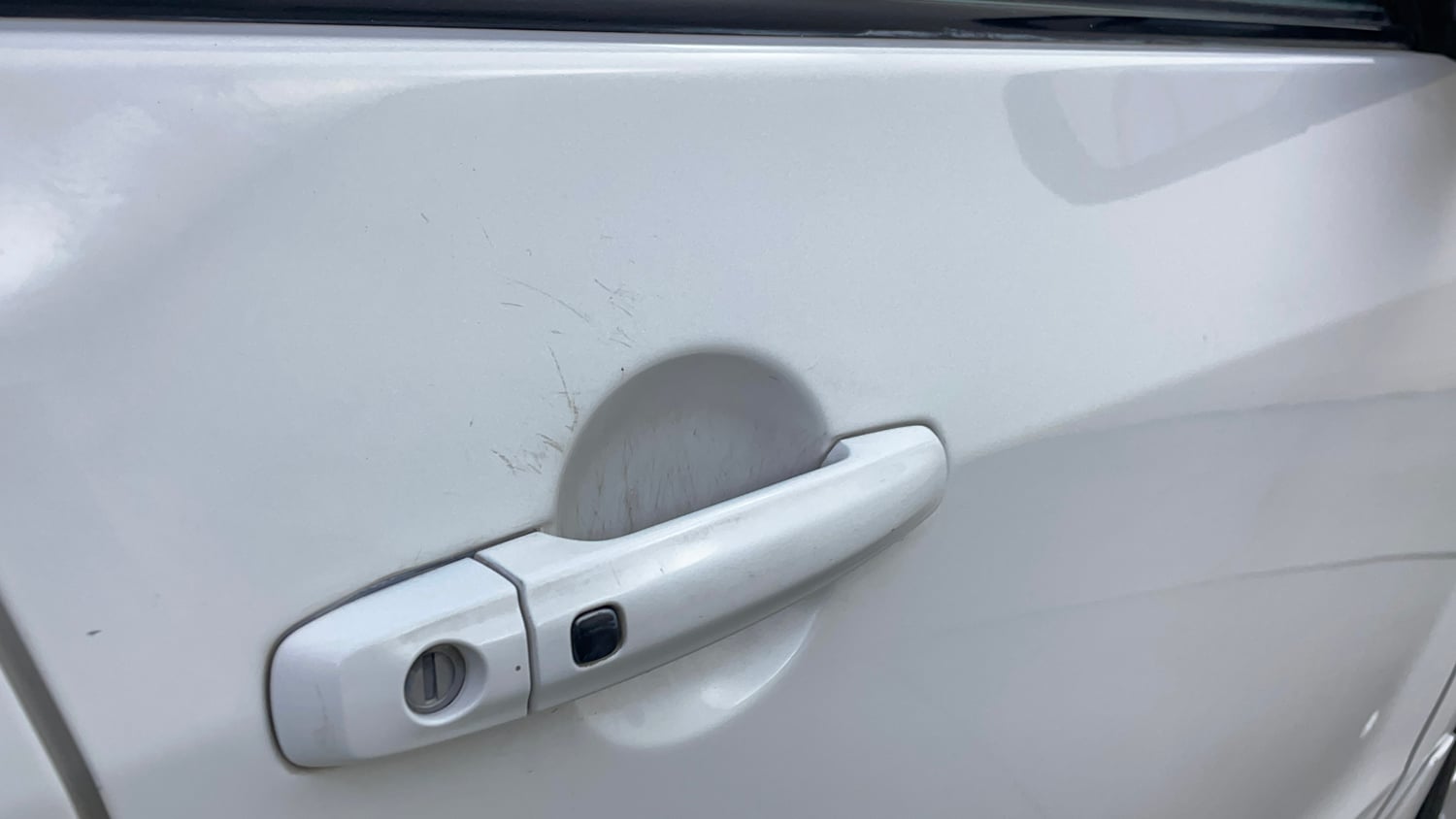 Used 2016 Maruti Suzuki Ertiga ZXI+ Petrol Manual dents MINOR SCRATCH