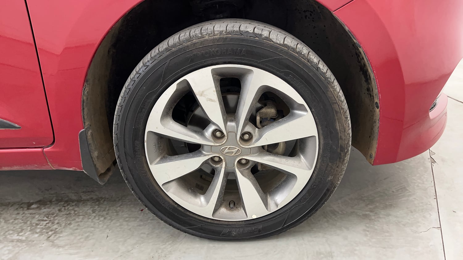 Used 2015 Hyundai Elite i20 Asta 1.2 Petrol Manual tyres RIGHT FRONT TYRE RIM VIEW