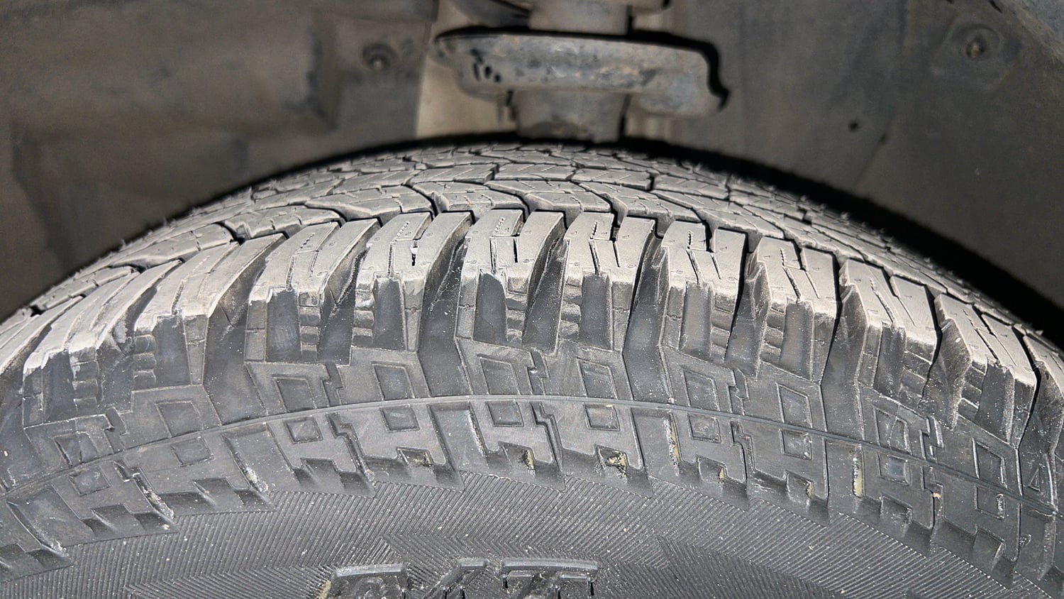 Used 2020 Jeep Compass Sport Plus 1.4 Petrol Petrol Manual tyres LEFT FRONT TYRE TREAD VIEW