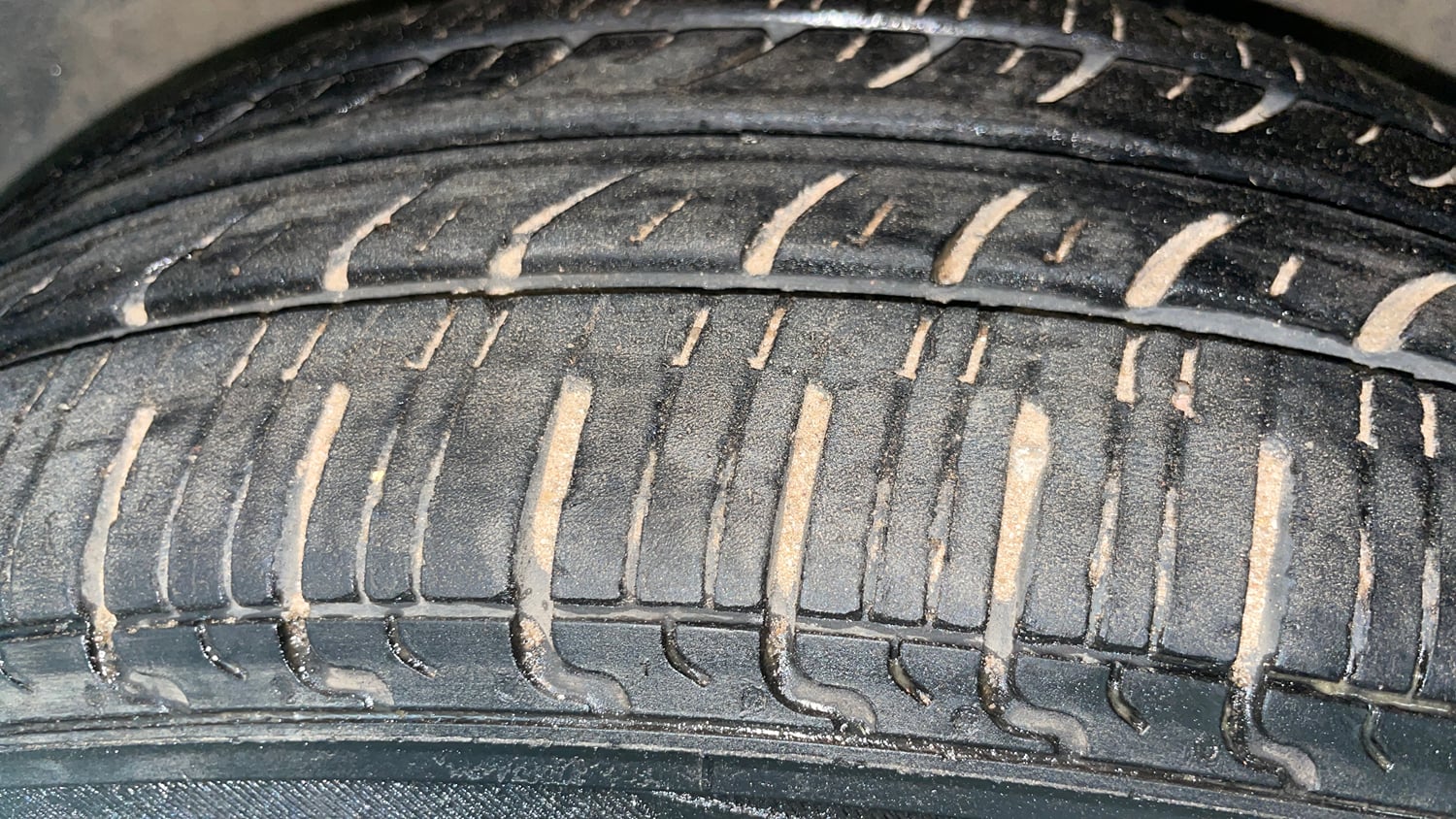 Used 2022 Renault Kwid RXT 1.0 AMT (O) Petrol Automatic tyres LEFT REAR TYRE TREAD VIEW