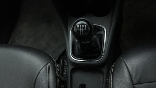 Used 2017 Volkswagen Polo Comfortline 1.2L (P) Petrol Manual interior GEAR  KNOB VIEW