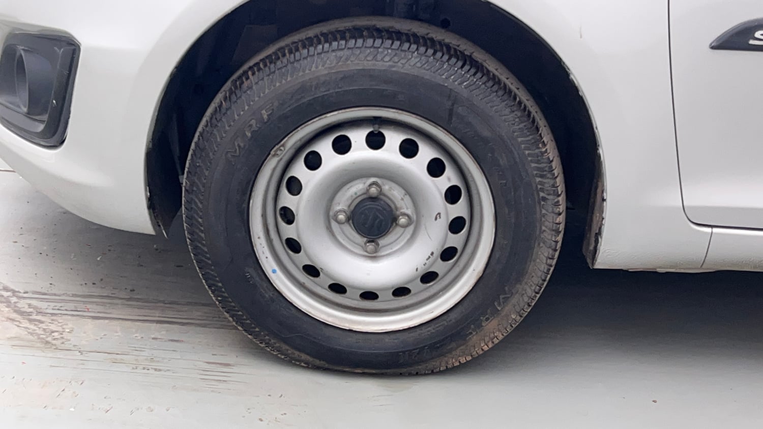 Used 2017 Maruti Suzuki Swift Lxi (O) Petrol Manual tyres LEFT FRONT TYRE RIM VIEW