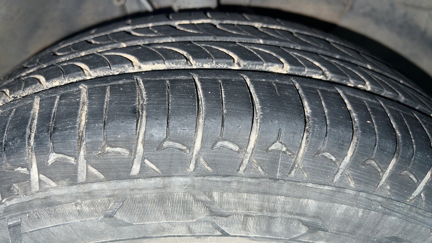 Used 2015 Hyundai Elite i20 Sportz 1.2 Petrol Manual tyres RIGHT FRONT TYRE TREAD VIEW