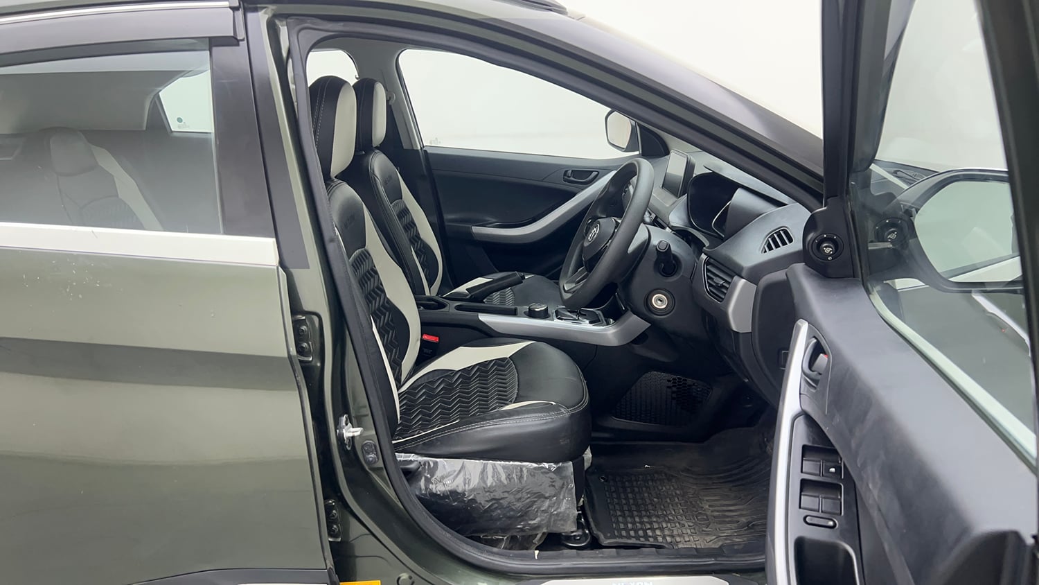 Used 2022 Tata Nexon XMA Plus (S) Petrol Automatic interior RIGHT SIDE FRONT DOOR CABIN VIEW