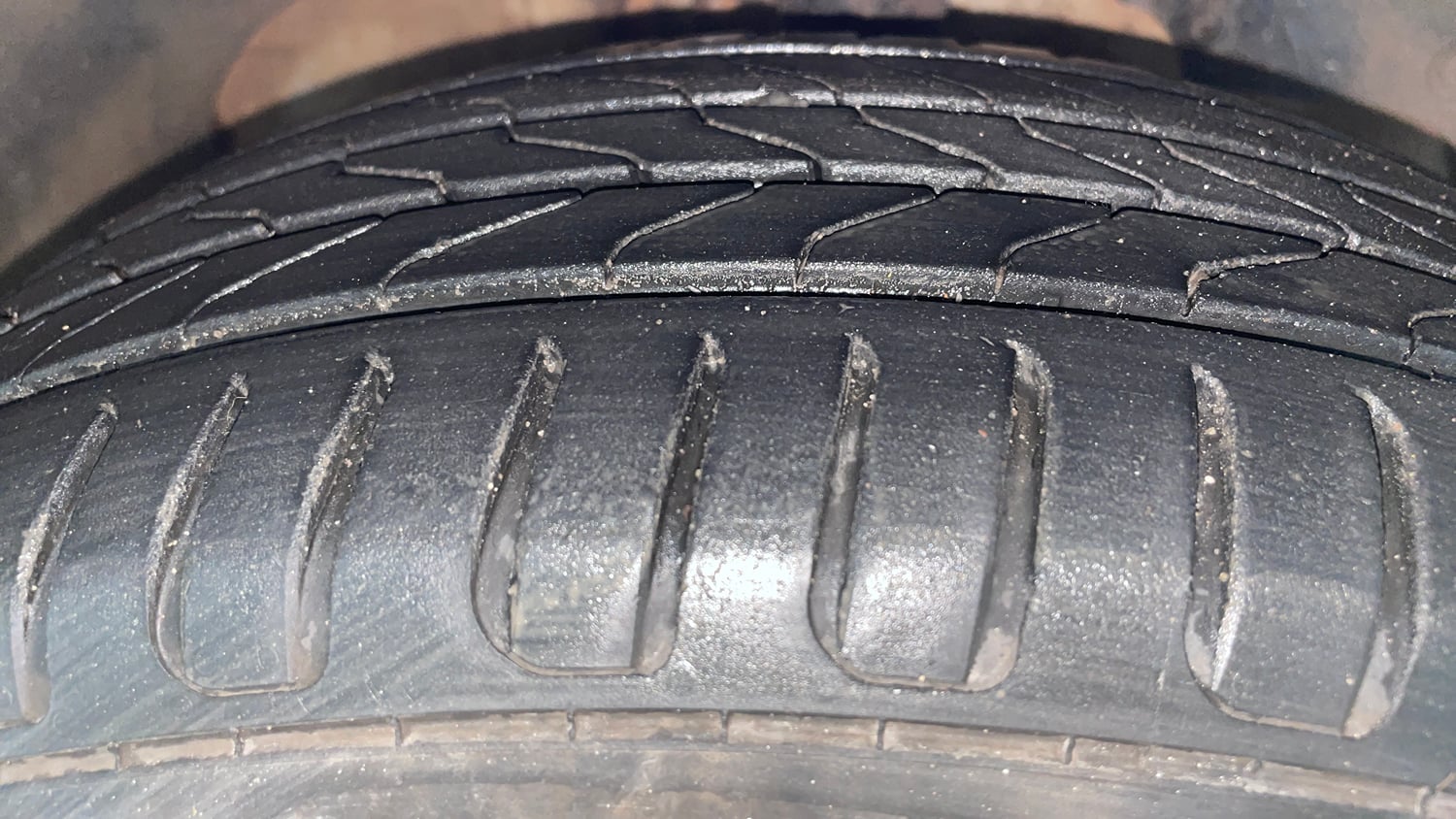 Used 2017 Ford Figo Titanium 1.5 Ti-VCT AT Petrol Automatic tyres RIGHT FRONT TYRE TREAD VIEW