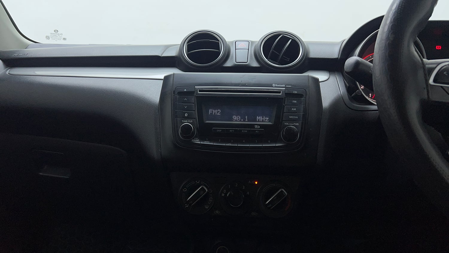 Used 2018 Maruti Suzuki Swift VXi Petrol Manual interior MUSIC SYSTEM & AC CONTROL VIEW