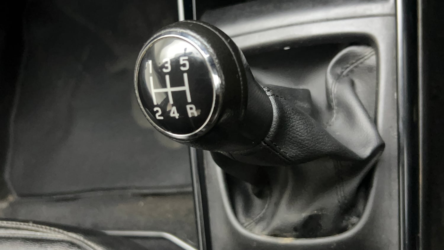 Used 2020 Maruti Suzuki Baleno Sigma Petrol Manual interior GEAR  KNOB VIEW