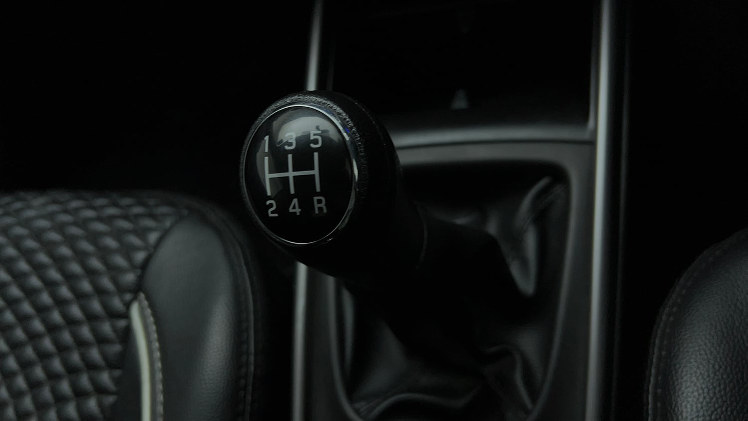 Used 2021 Maruti Suzuki Baleno Delta Petrol Manual interior GEAR  KNOB VIEW
