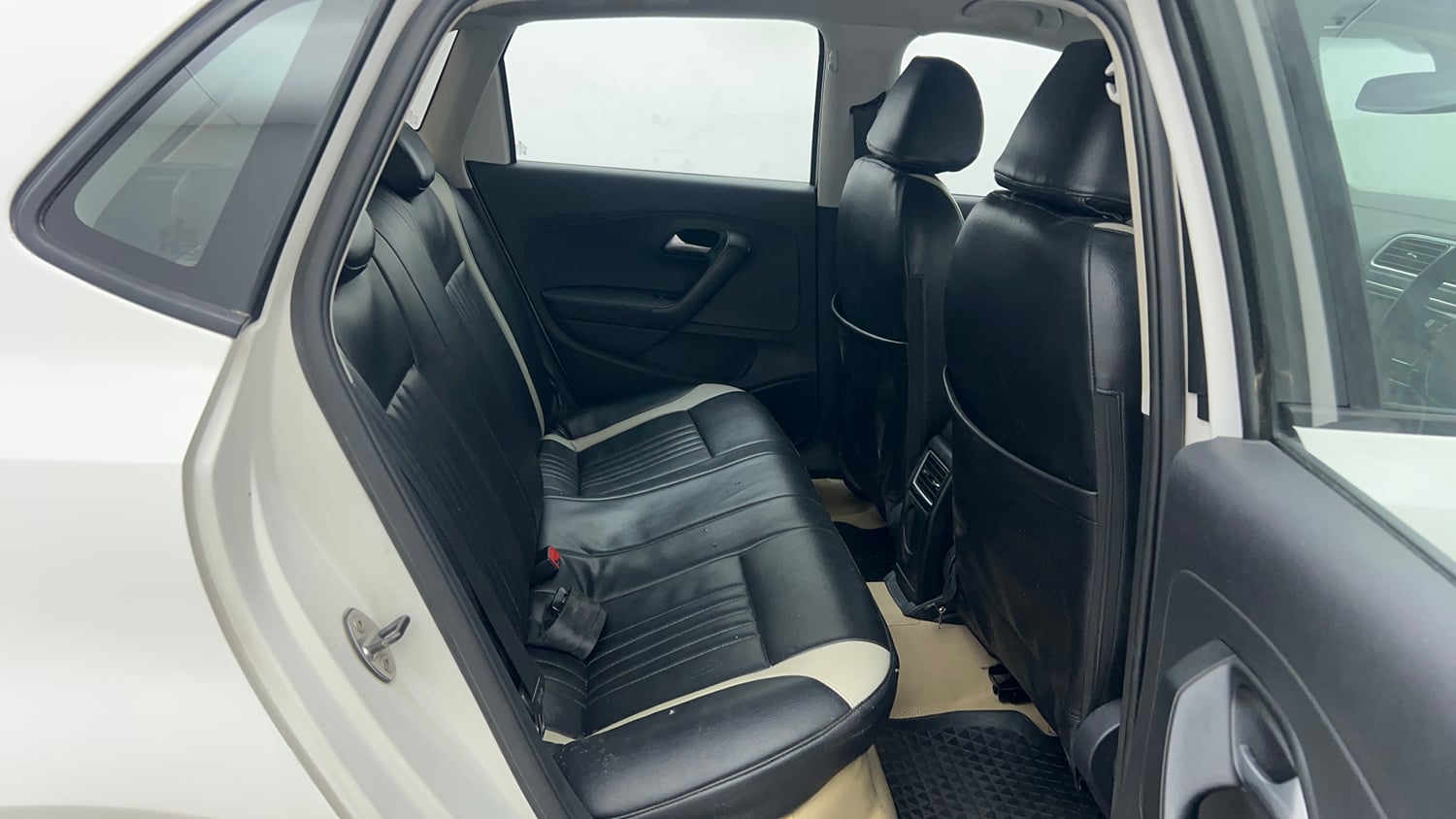 Used 2018 Volkswagen Polo Highline Plus 1.5 (D) 16 Alloy Diesel Manual interior RIGHT SIDE REAR DOOR CABIN VIEW