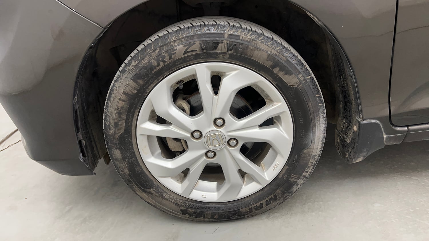 Used 2020 Honda Amaze 1.2 VX CVT Petrol Petrol Automatic tyres LEFT FRONT TYRE RIM VIEW