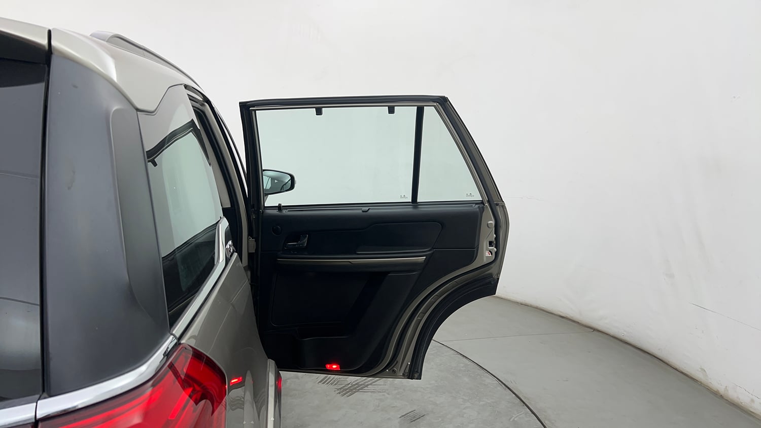 Used 2018 Tata Hexa XT 4x2 7 STR Diesel Manual interior RIGHT REAR DOOR OPEN VIEW