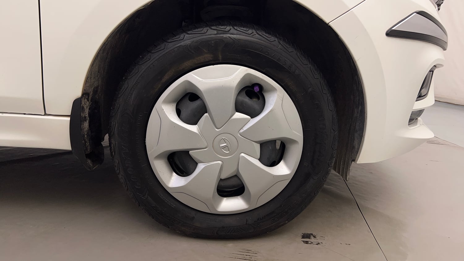 Used 2021 Tata Tiago XT Petrol Manual tyres RIGHT FRONT TYRE RIM VIEW