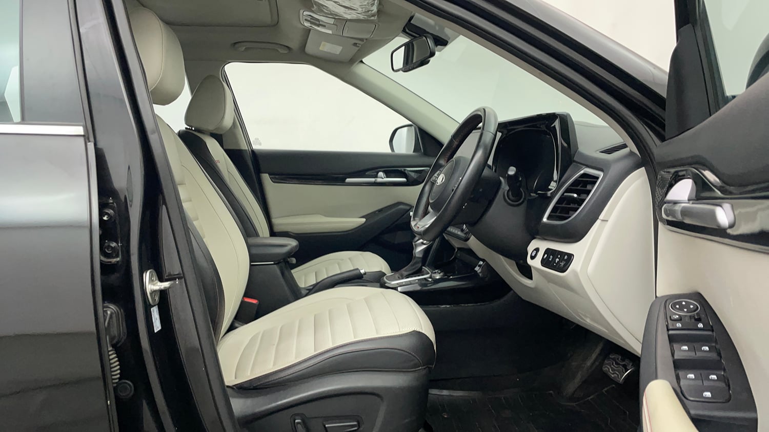 Used 2020 Kia Seltos GTX Plus AT 1.5 Diesel Diesel Automatic interior RIGHT SIDE FRONT DOOR CABIN VIEW
