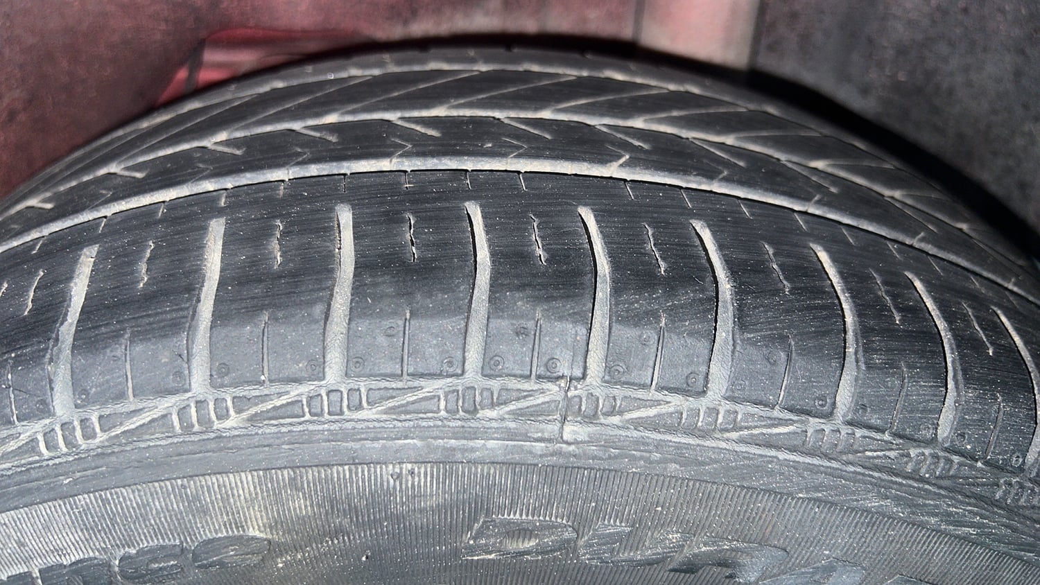 Used 2017 Ford Figo Aspire Titanium 1.2 Ti-VCT Petrol Manual tyres LEFT REAR TYRE TREAD VIEW