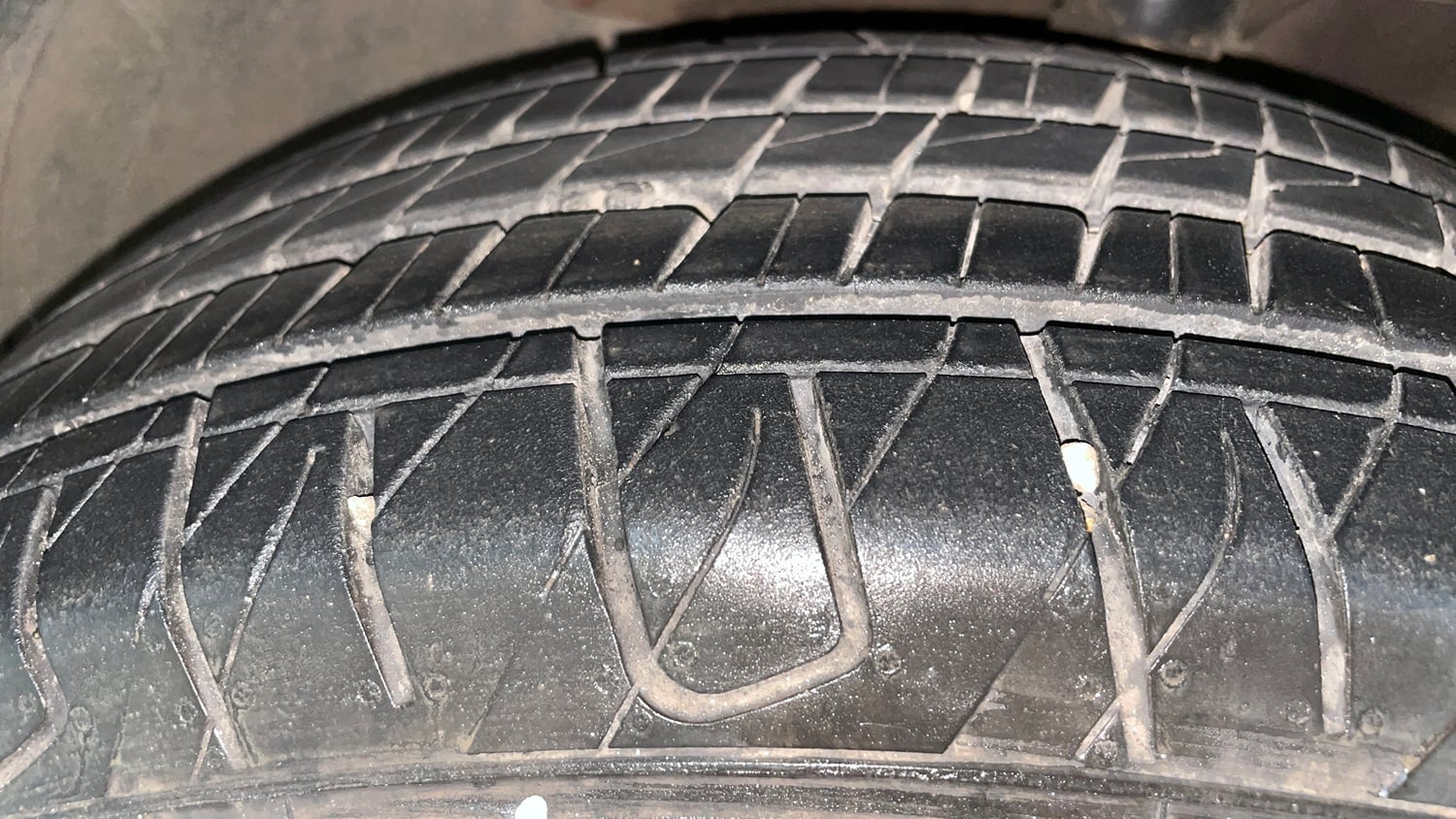 Used 2019 Hyundai Venue SX Plus 1.0 Turbo DCT Petrol Automatic tyres LEFT FRONT TYRE TREAD VIEW