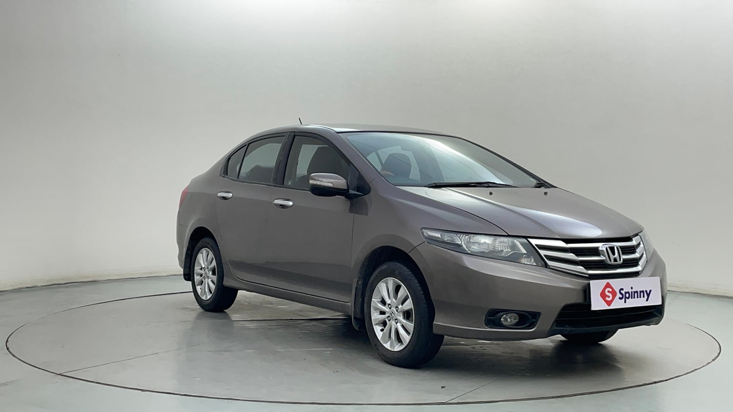 Used 2013 Honda City 1.5 V MT Petrol Manual exterior RIGHT FRONT CORNER VIEW