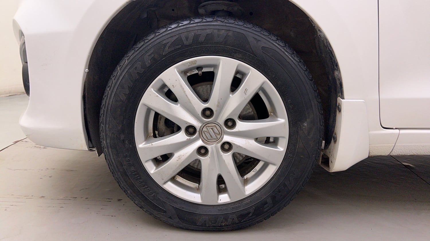 Used 2016 Maruti Suzuki Ertiga ZXI Petrol Manual tyres LEFT FRONT TYRE RIM VIEW