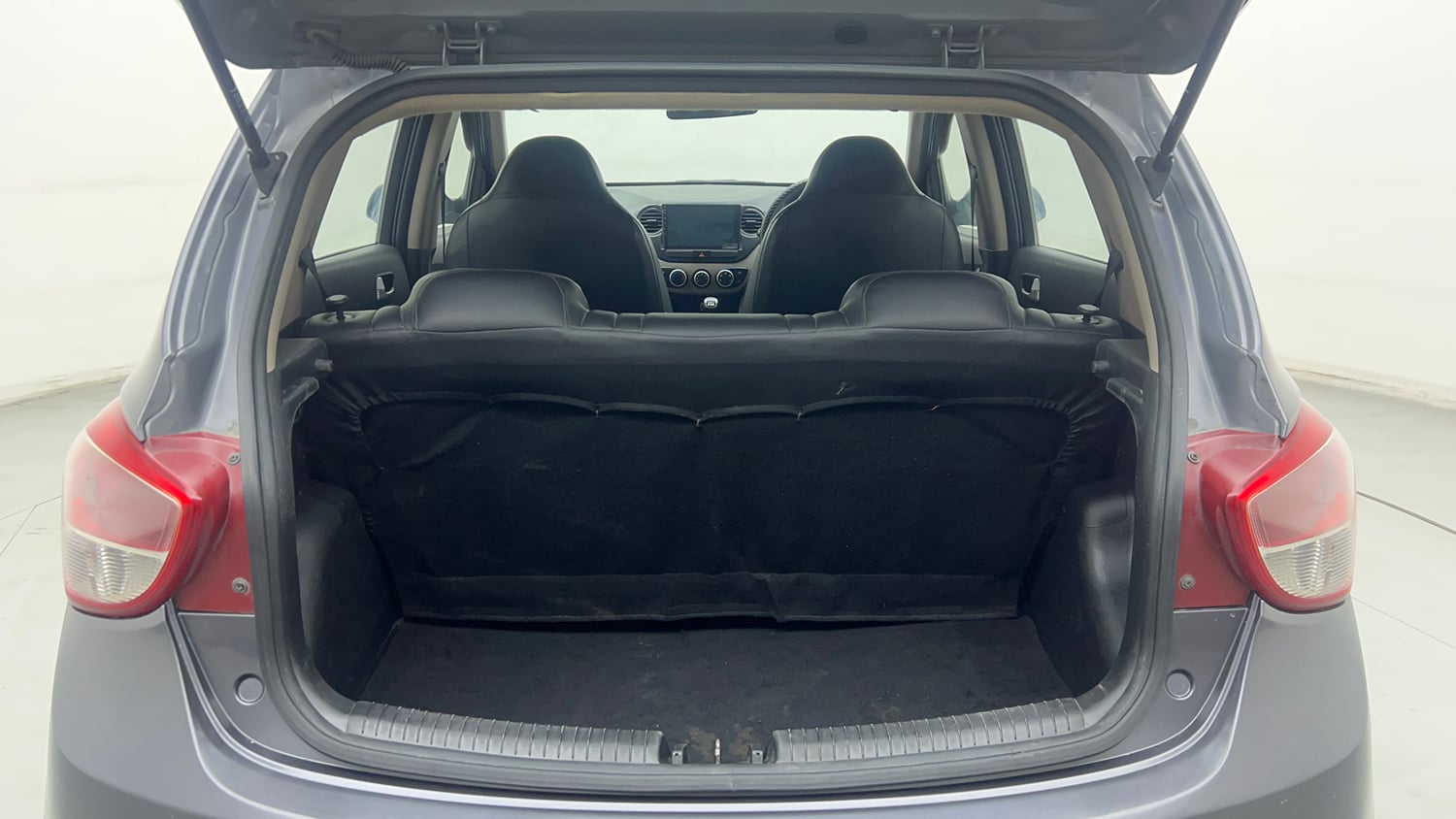 Used 2017 Hyundai Grand i10 Sportz 1.2 Kappa VTVT Petrol Manual interior DICKY INSIDE VIEW
