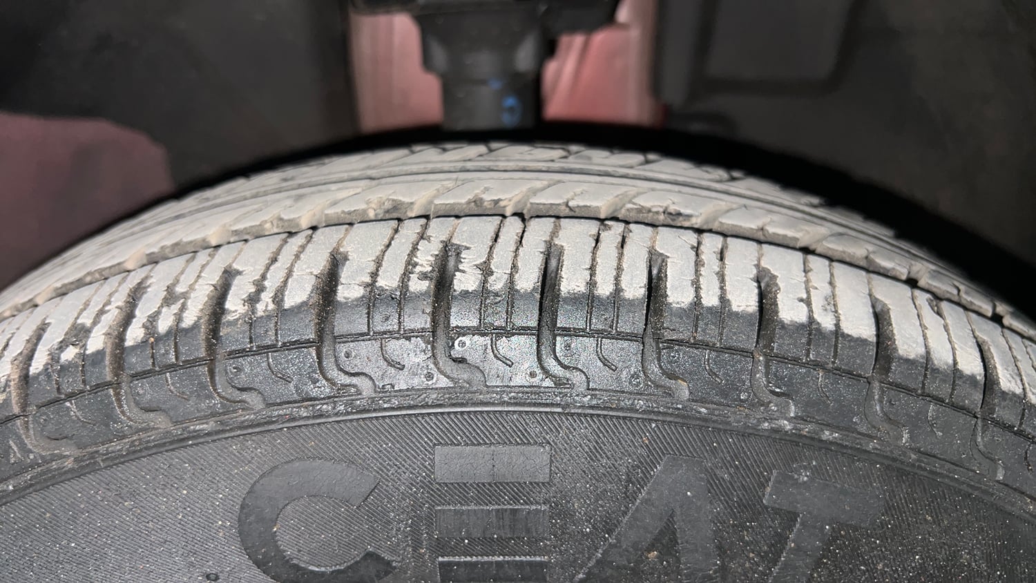 Used 2017 Renault Kwid 1.0 RXT Petrol Manual tyres RIGHT FRONT TYRE TREAD VIEW
