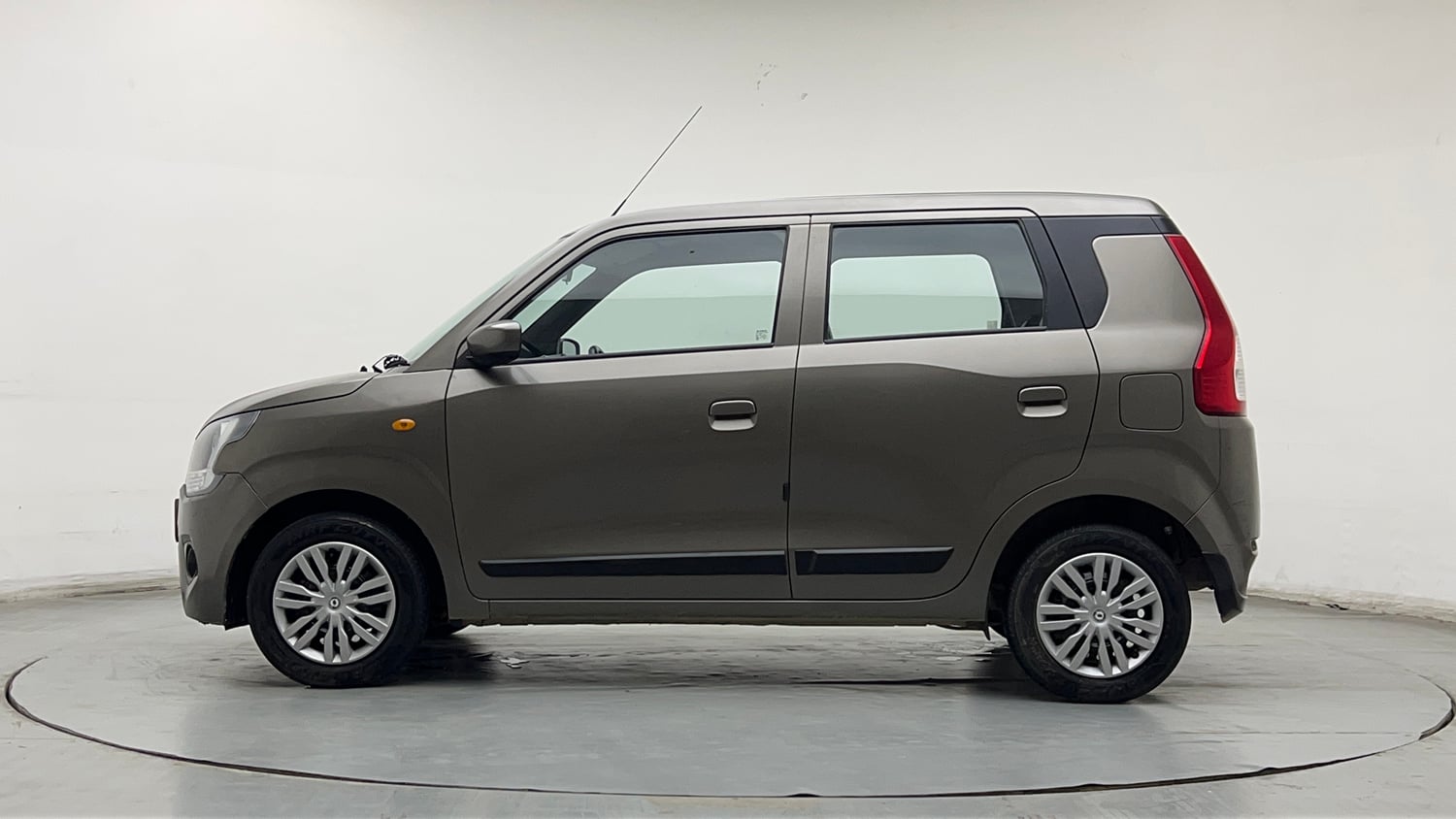 Used 2024 Maruti Suzuki Wagon R VXI 1.0 CNG Cng Manual exterior LEFT SIDE VIEW