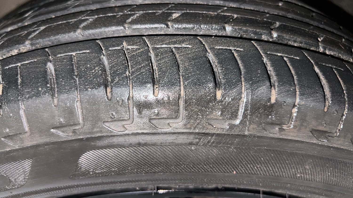 Used 2023 Maruti Suzuki Ignis Zeta 1.2 AMT Petrol Automatic tyres LEFT FRONT TYRE TREAD VIEW