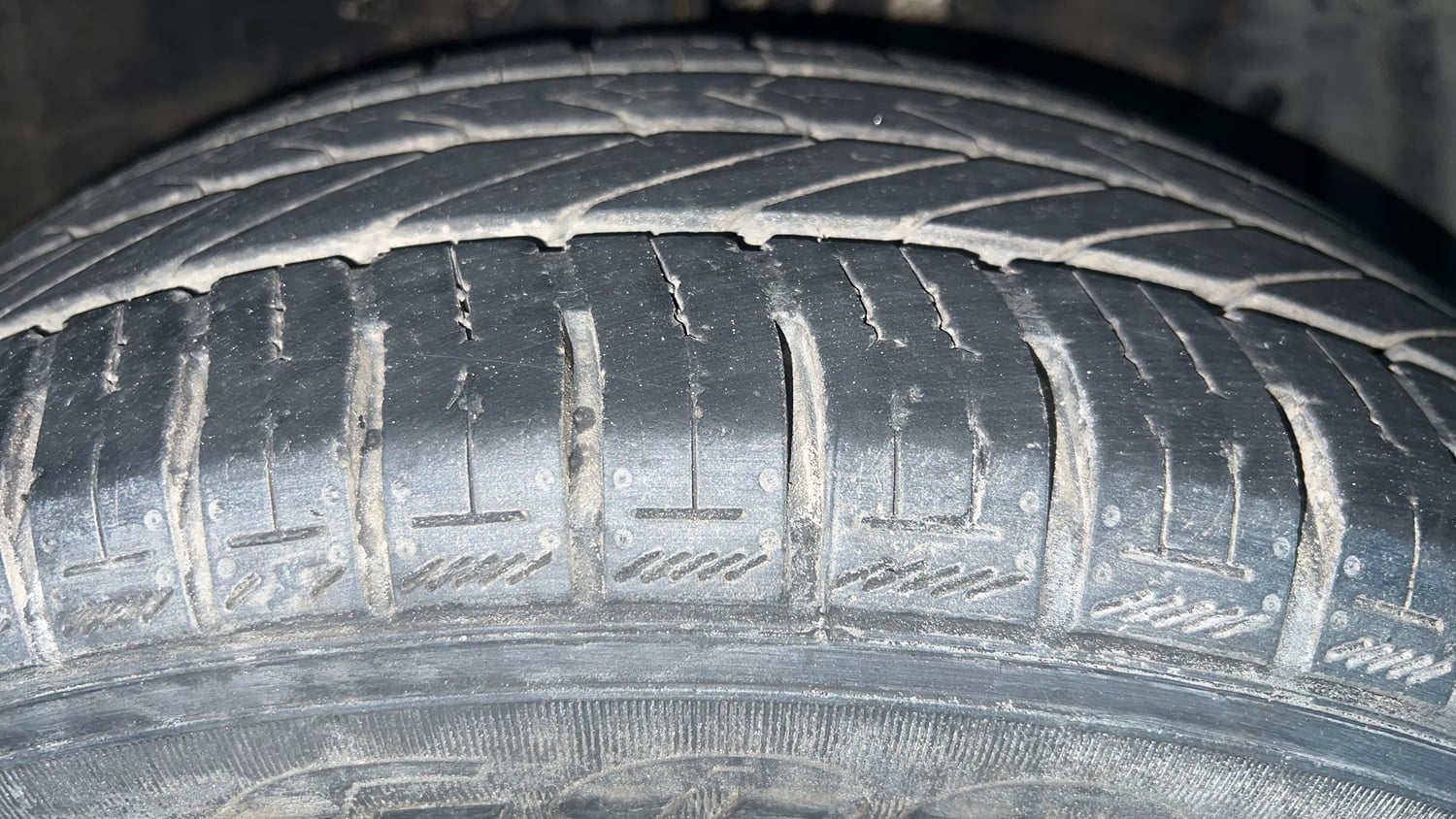 Used 2015 Maruti Suzuki Ertiga Vxi Petrol Manual tyres RIGHT FRONT TYRE TREAD VIEW