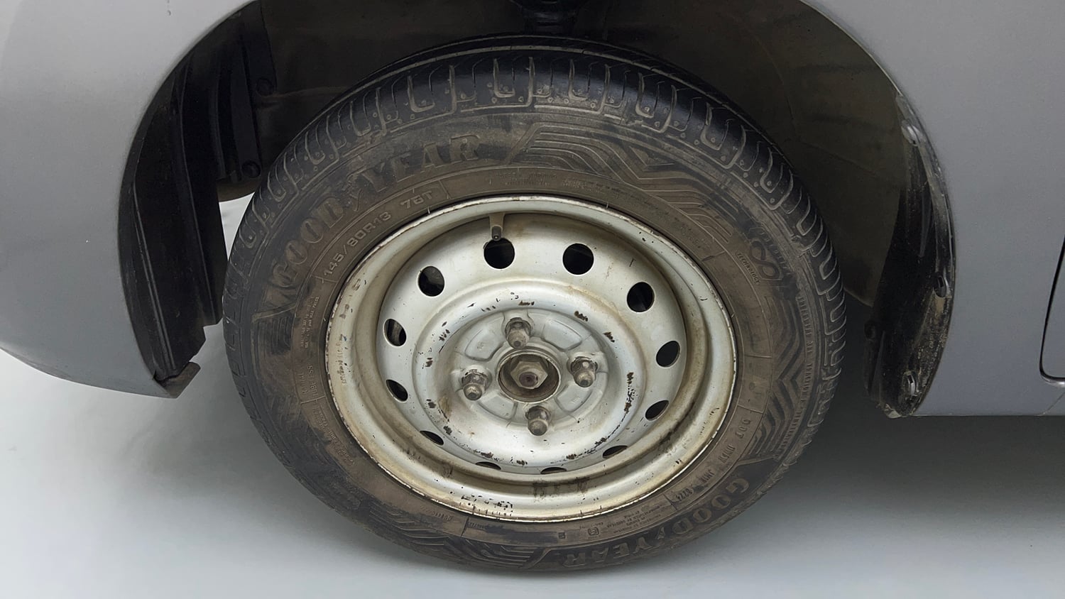 Used 2013 Maruti Suzuki Wagon R LXI CNG Cng Manual tyres LEFT FRONT TYRE RIM VIEW