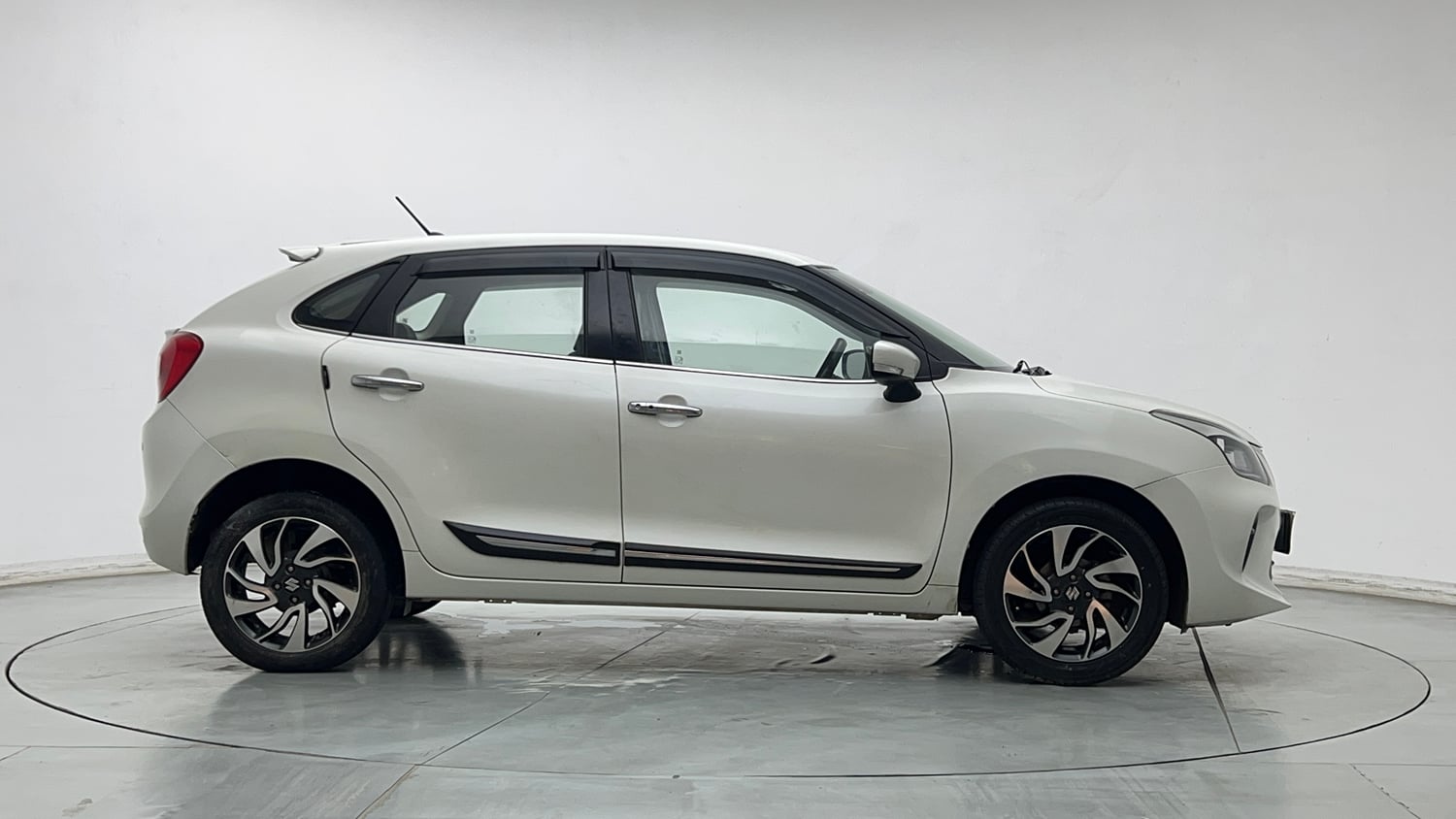 Used 2020 Maruti Suzuki Baleno Zeta Petrol Manual exterior RIGHT SIDE VIEW