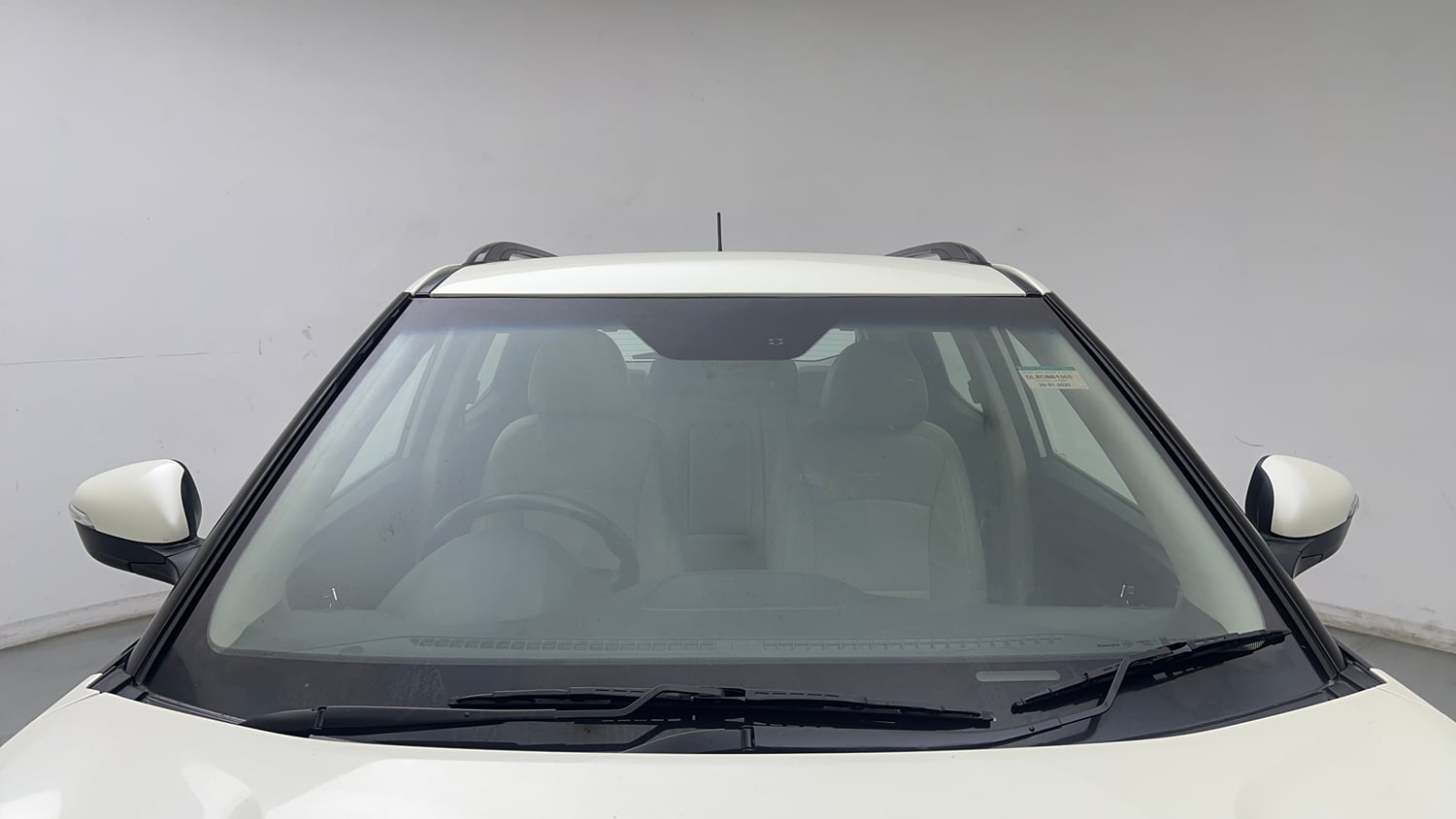 Used 2021 Mahindra XUV 300 1.5 W8 (O) Diesel Manual exterior FRONT WINDSHIELD VIEW