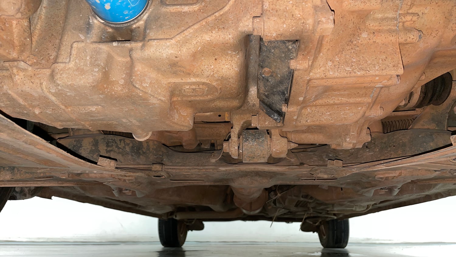 Used 2014 Honda Mobilio V Petrol Petrol Manual extra FRONT LEFT UNDERBODY VIEW