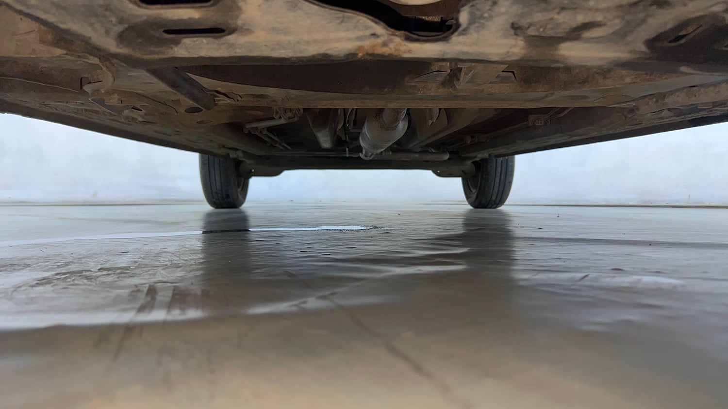 Used 2023 Renault Triber RXZ EASY-R AMT Petrol Automatic extra FRONT LEFT UNDERBODY VIEW