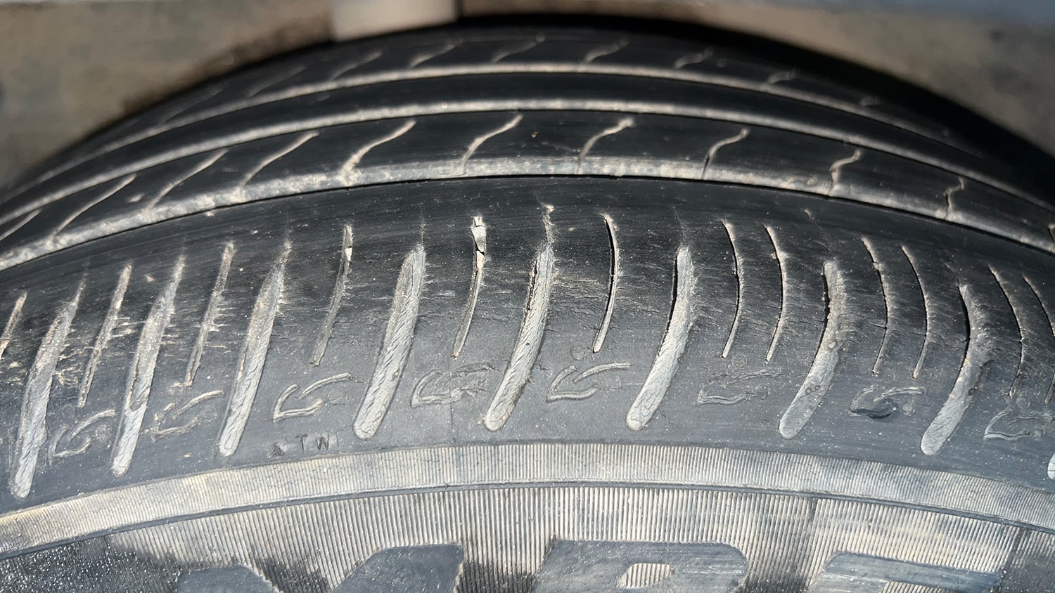 Used 2021 Kia Sonet HTX 1.0 iMT Petrol Manual tyres RIGHT REAR TYRE TREAD VIEW