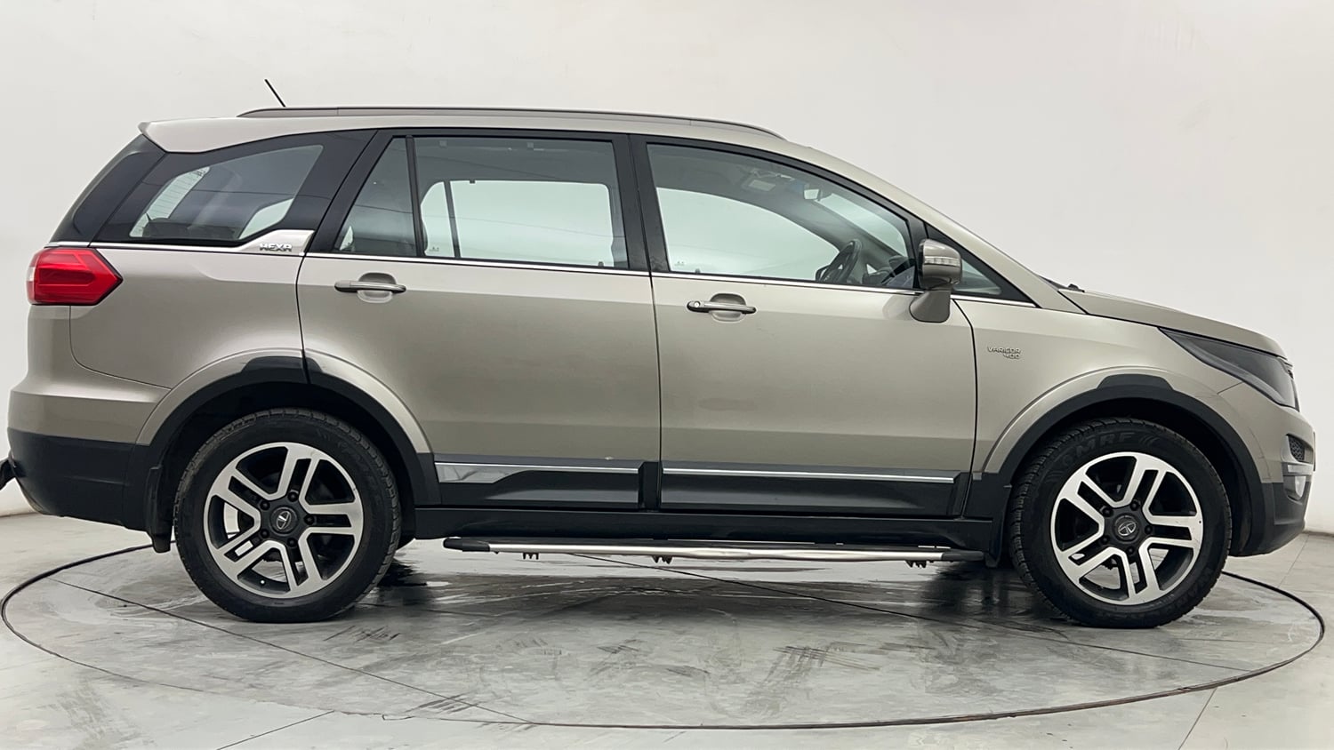 Used 2018 Tata Hexa XT 4x2 7 STR Diesel Manual exterior RIGHT SIDE VIEW