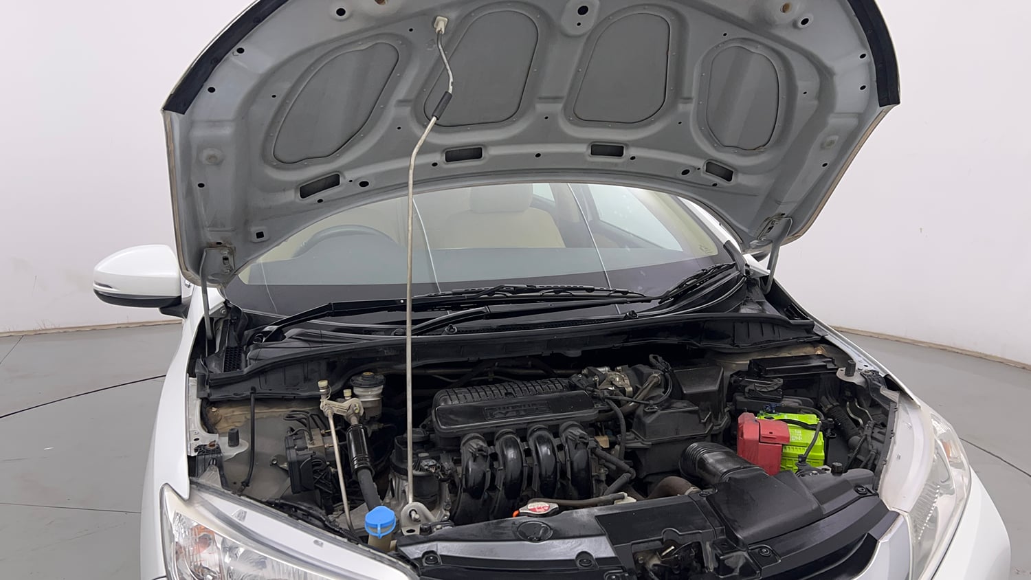 Used 2016 Honda City V Petrol Manual engine ENGINE RIGHT SIDE HINGE & APRON VIEW
