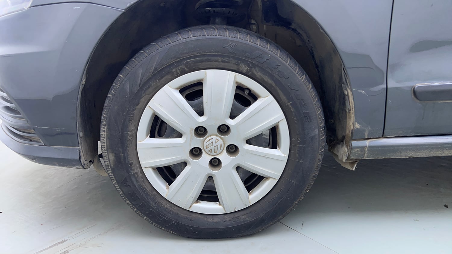 Used 2017 Volkswagen Ameo Trendline 1.2L (P) Petrol Manual tyres LEFT FRONT TYRE RIM VIEW