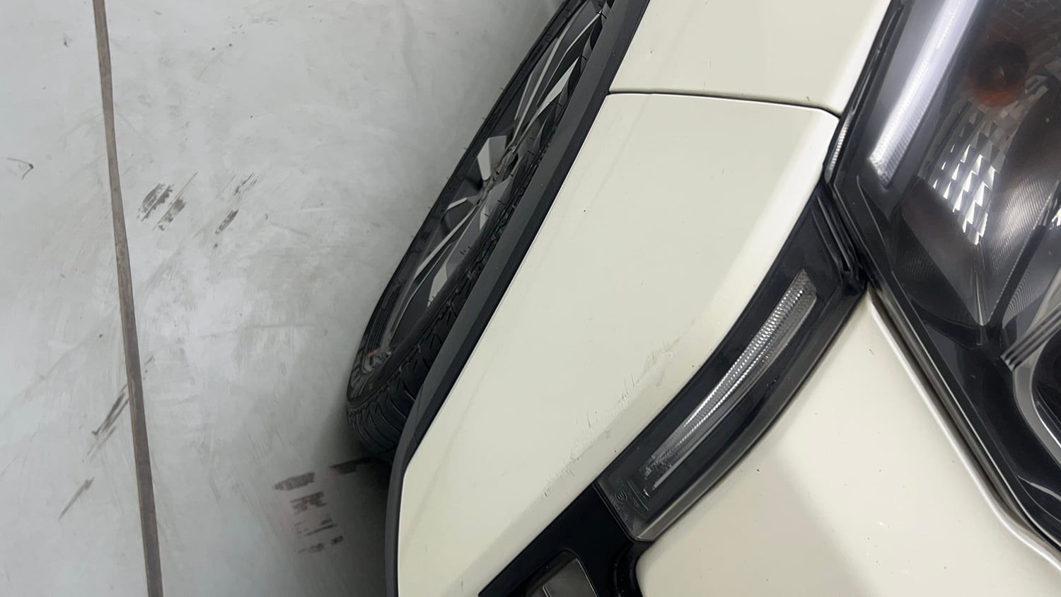Used 2021 Mahindra XUV 300 1.5 W8 (O) Diesel Manual dents MINOR SCRATCH