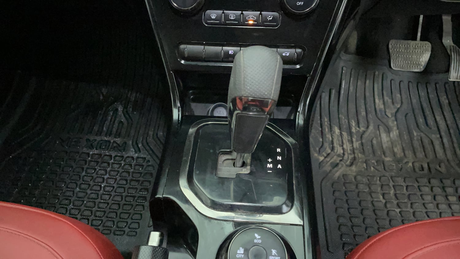 Used 2023 Tata Nexon XZA Plus LUXS Diesel Red Dark Edition Diesel Automatic interior GEAR  KNOB VIEW