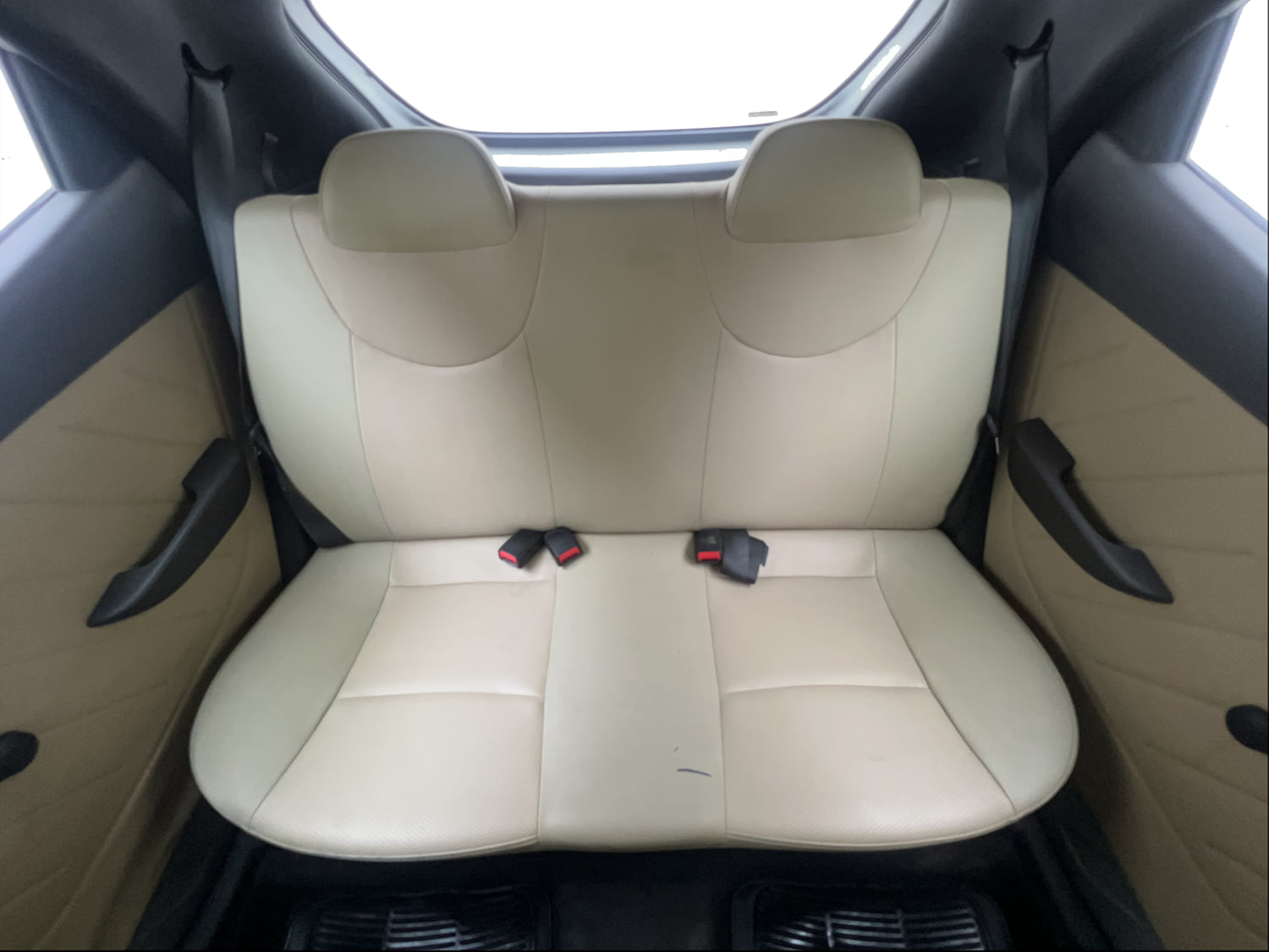 Used 2018 Hyundai Eon Era + Petrol Manual interior REAR SEAT CONDITION VIEW