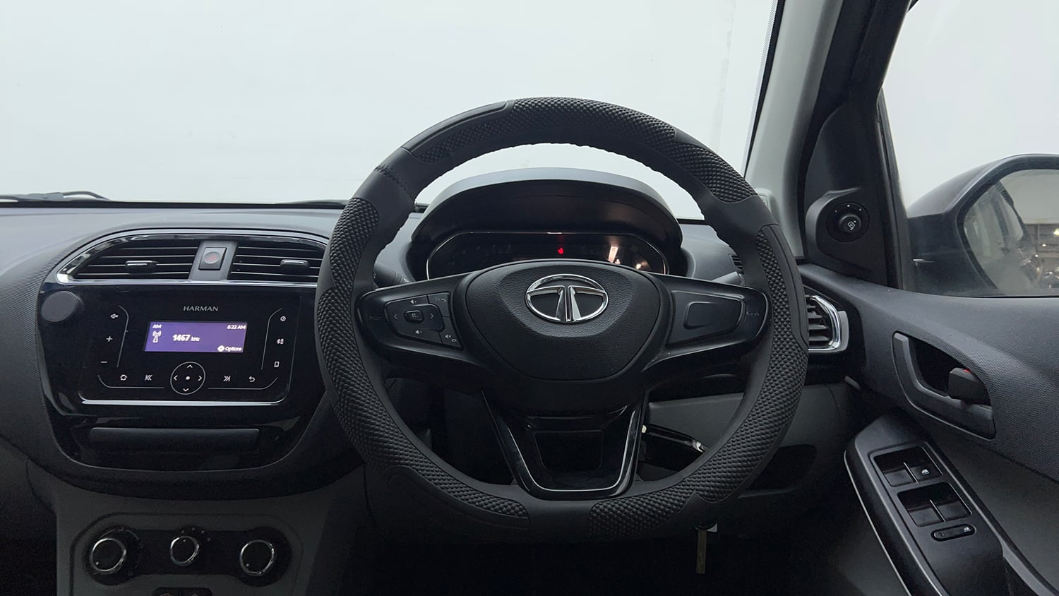 Used 2022 Tata Tiago XT Petrol Manual interior STEERING VIEW